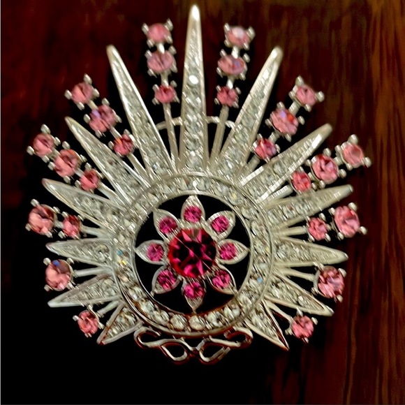 Beautiful Rhinestone Brooch exquisite workmanship from the JBK collection. new